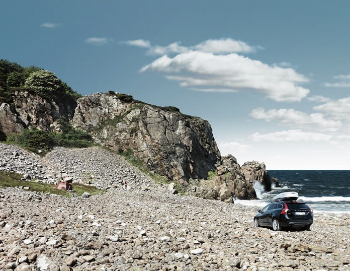 Thule_LS_Roof_Boxes_Motion_XL_parked_car_ocean_02_620801_620800